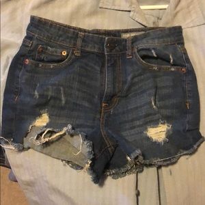 Destressed high waisted shorts